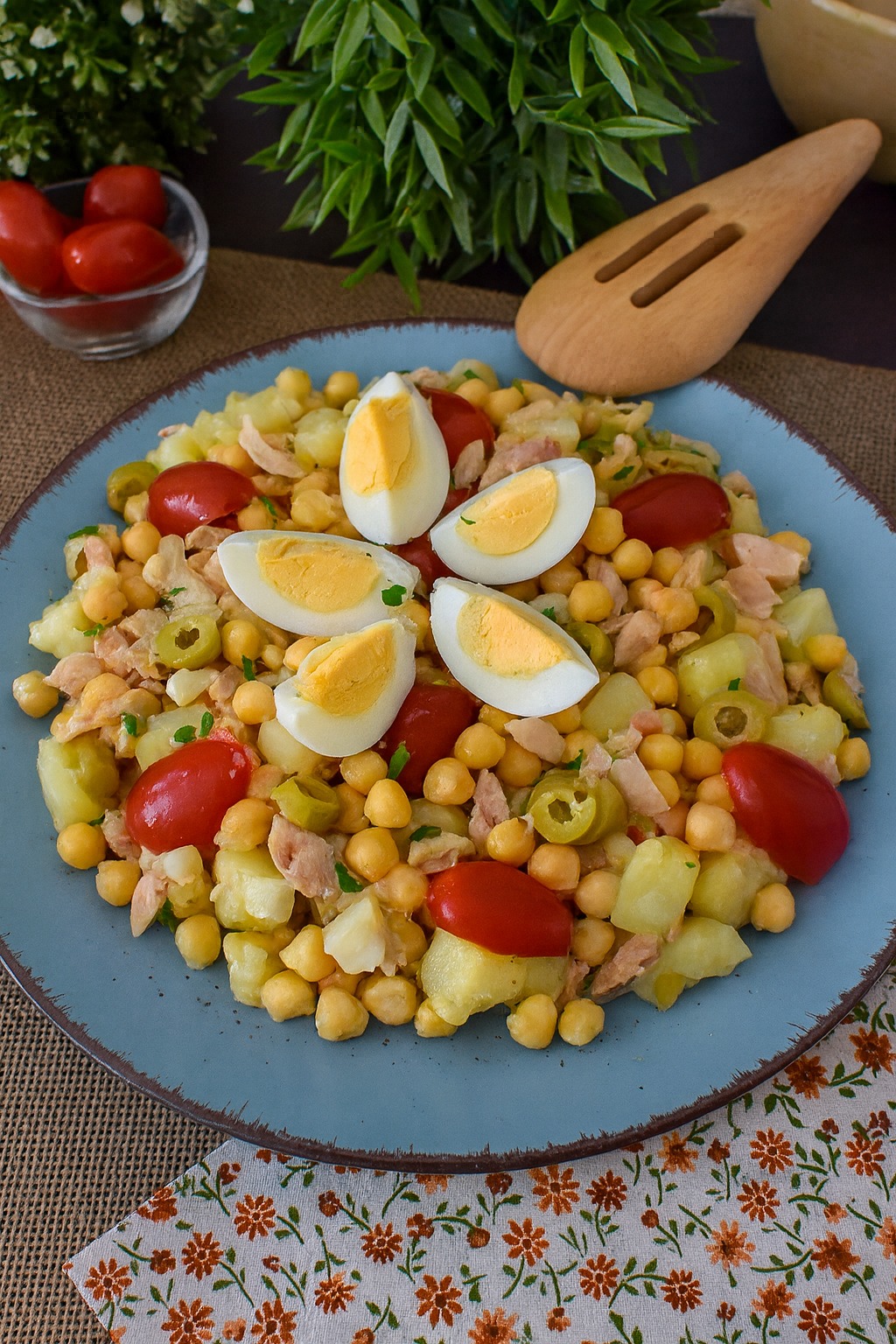 Ensalada de Garbanzos, Atún y Huevo: receta fresca, nutritiva y completa